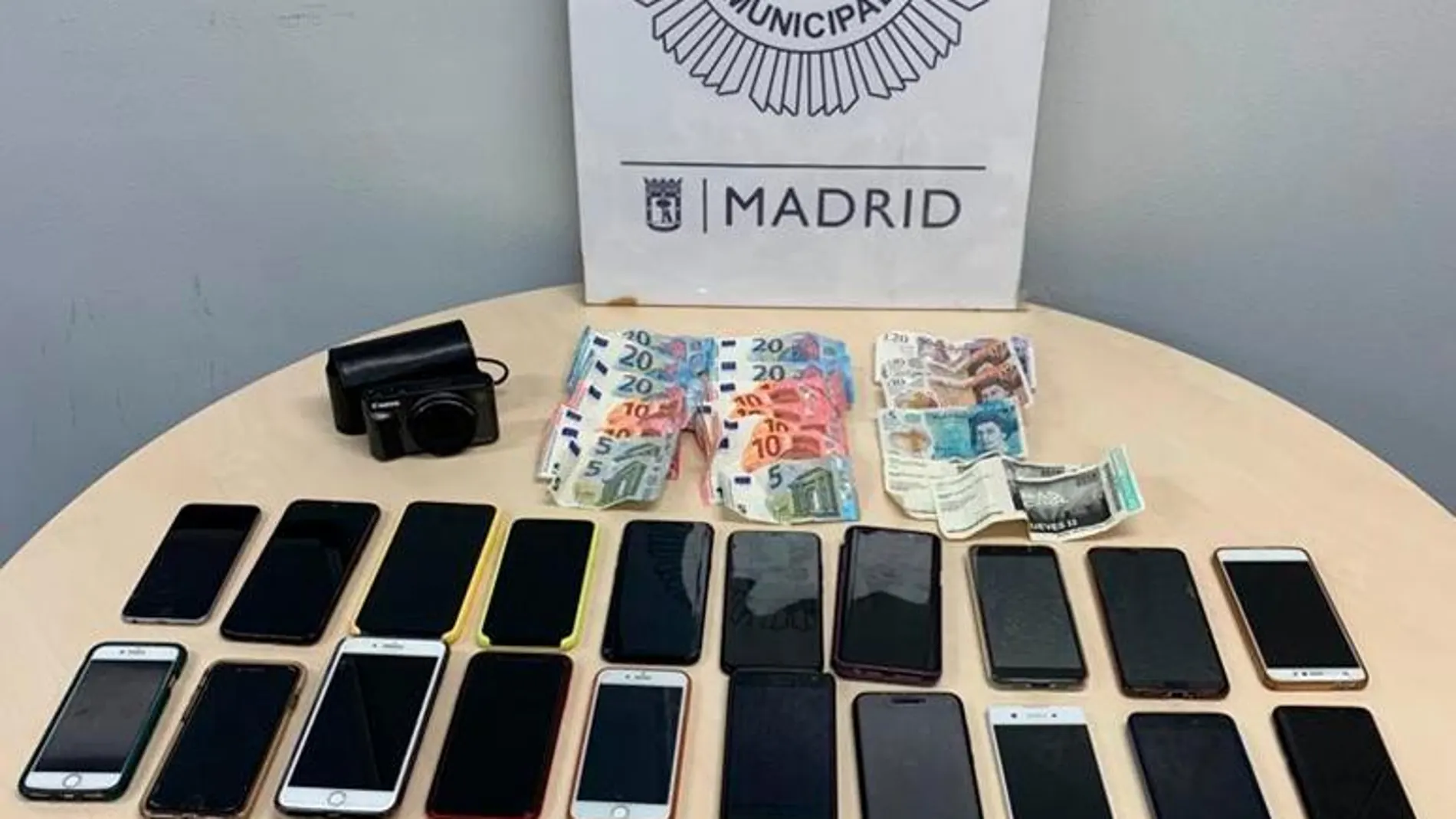 Detenida una mujer con 27 móviles robados en el MadCool
