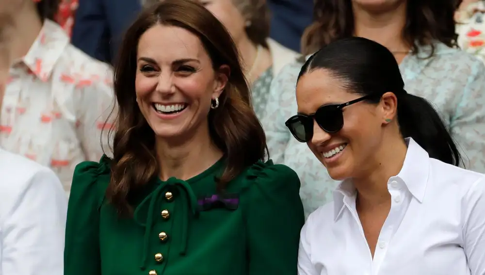 Kate Middleton, duquesa de Cambridge, y Meghan Markle, duquesa de Sussex, durante la final femenina de Wimbledon