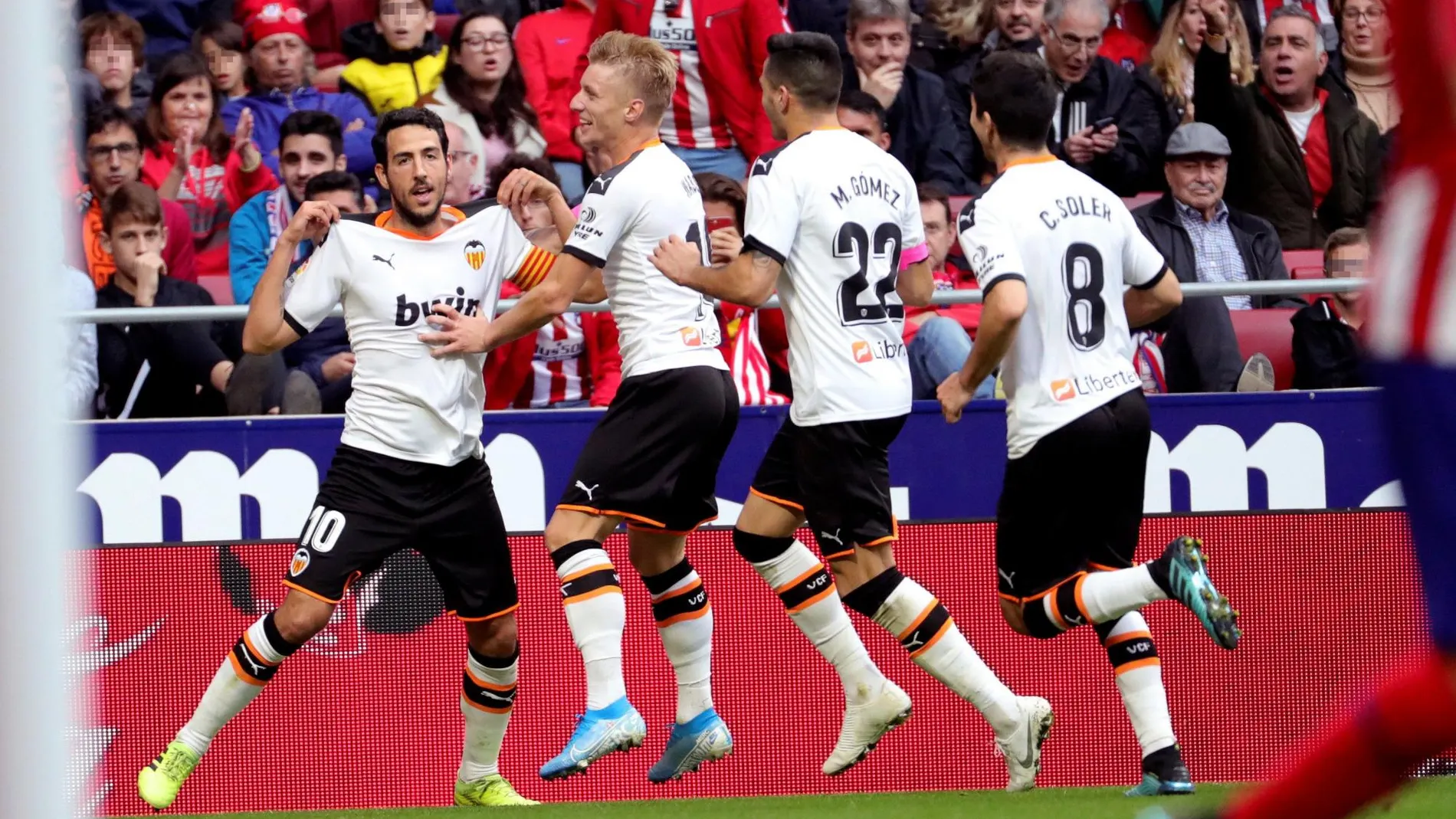 Parejo celebra el gol del empate del Valencia