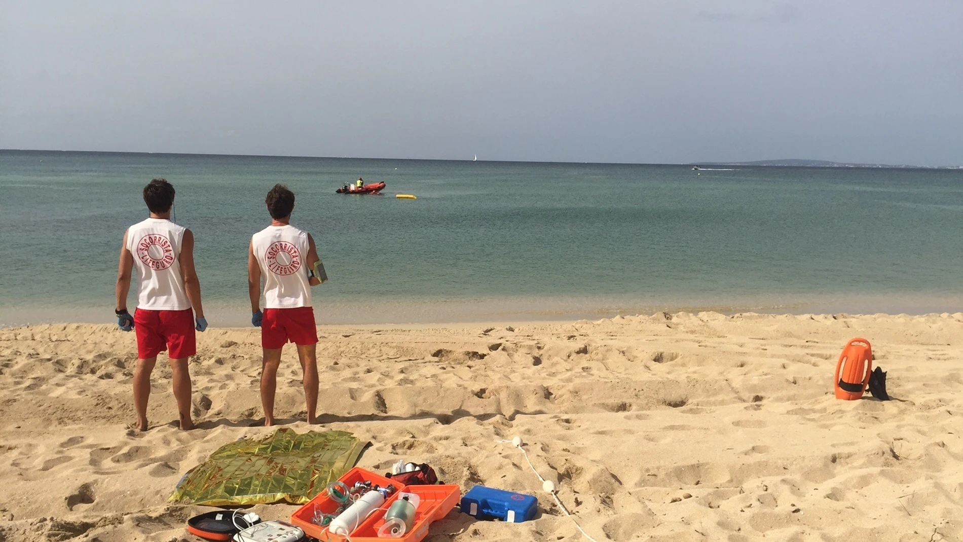 Fallece una mujer ahogada en la playa de Galúa, en La Manga