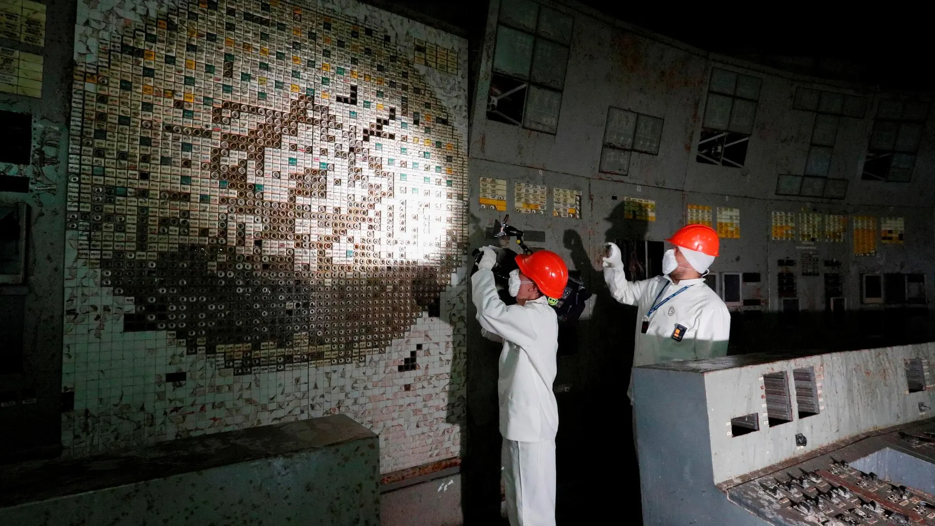 La sala de control del reactor 4 de Chernobyl es el área donde se inició una de las tragedias nucleares más devastadoras de la historia / Efe