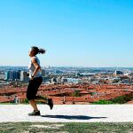 Se recomienda no practicar deporte al aire libre en las horas de más calor, sobre todo entre las 12 y las 17. Foto: CIPRIANO PASTRANO