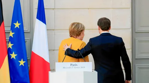 Angela Merkel y Emmanuel Macron se reúnen hoy junto al presidente del Consejo, Donald Tusk, para tratar de desbloquear el reparto de cargos antes del inicio de la cumbre europea