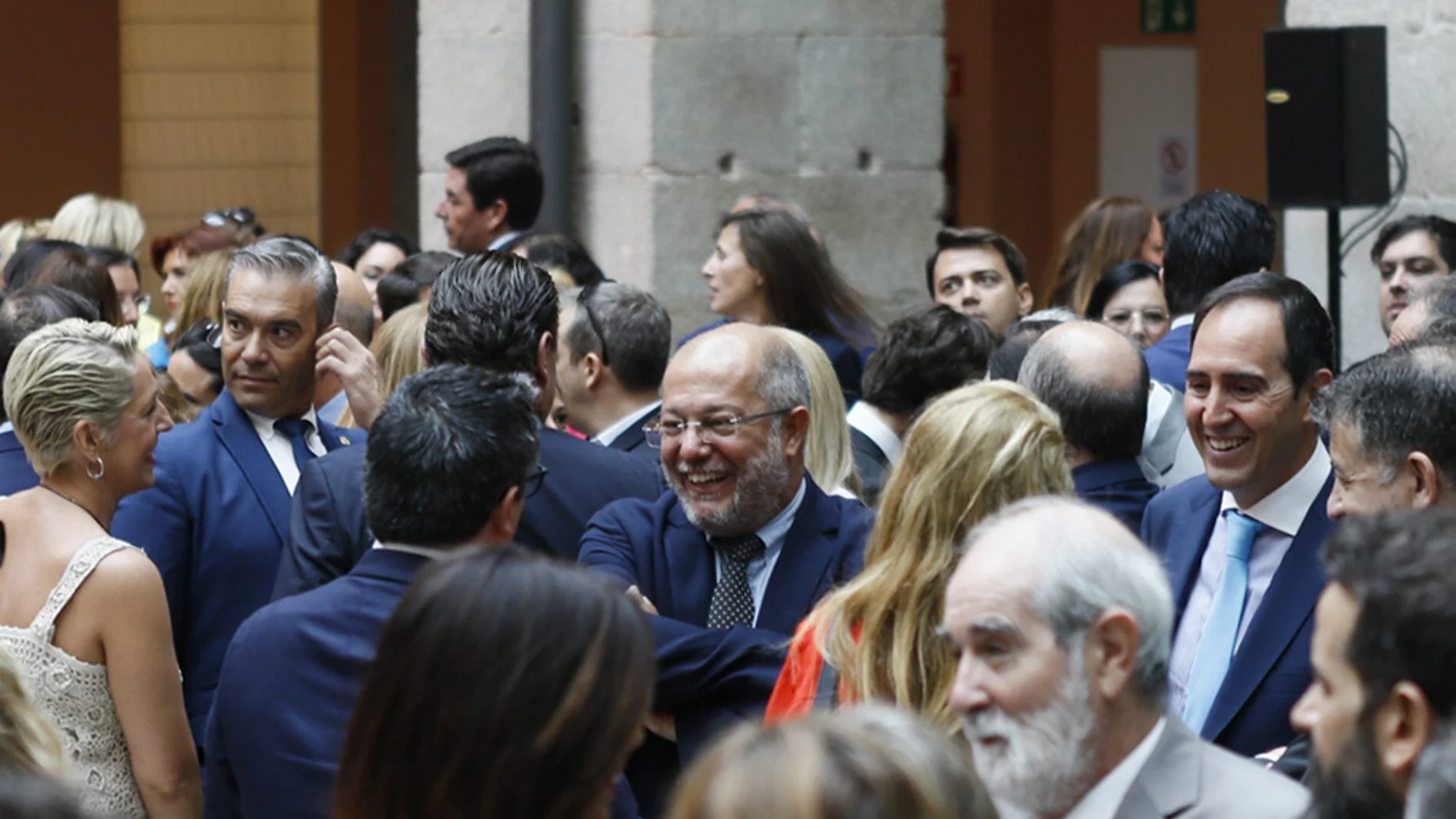 El vicepresidente, portavoz y consejero de Transparencia, Ordenación del Territorio y Acción Exterior, Francisco Igea, asiste a la toma de posesión del nuevo Gobierno autonómico de la Comunidad de Madrid