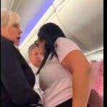 Una mujer agrede a su novio durante un vuelo por mirar a las azafatas