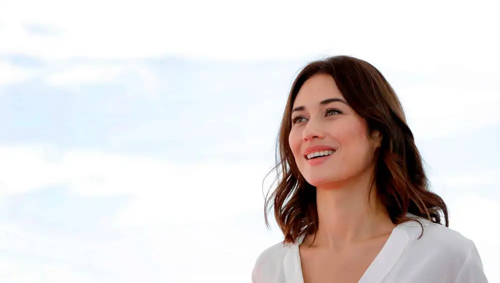 La actriz ucraniana Olga Kurylenko posa para los medios gráficos hoy durante el Festival Internacional de Cine de Sitges en la que se presentó la película "The Room".