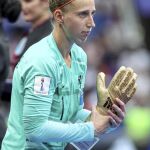 Sari van Veenendaal recogiendo el guante de oro el pasado Mundial de Francia