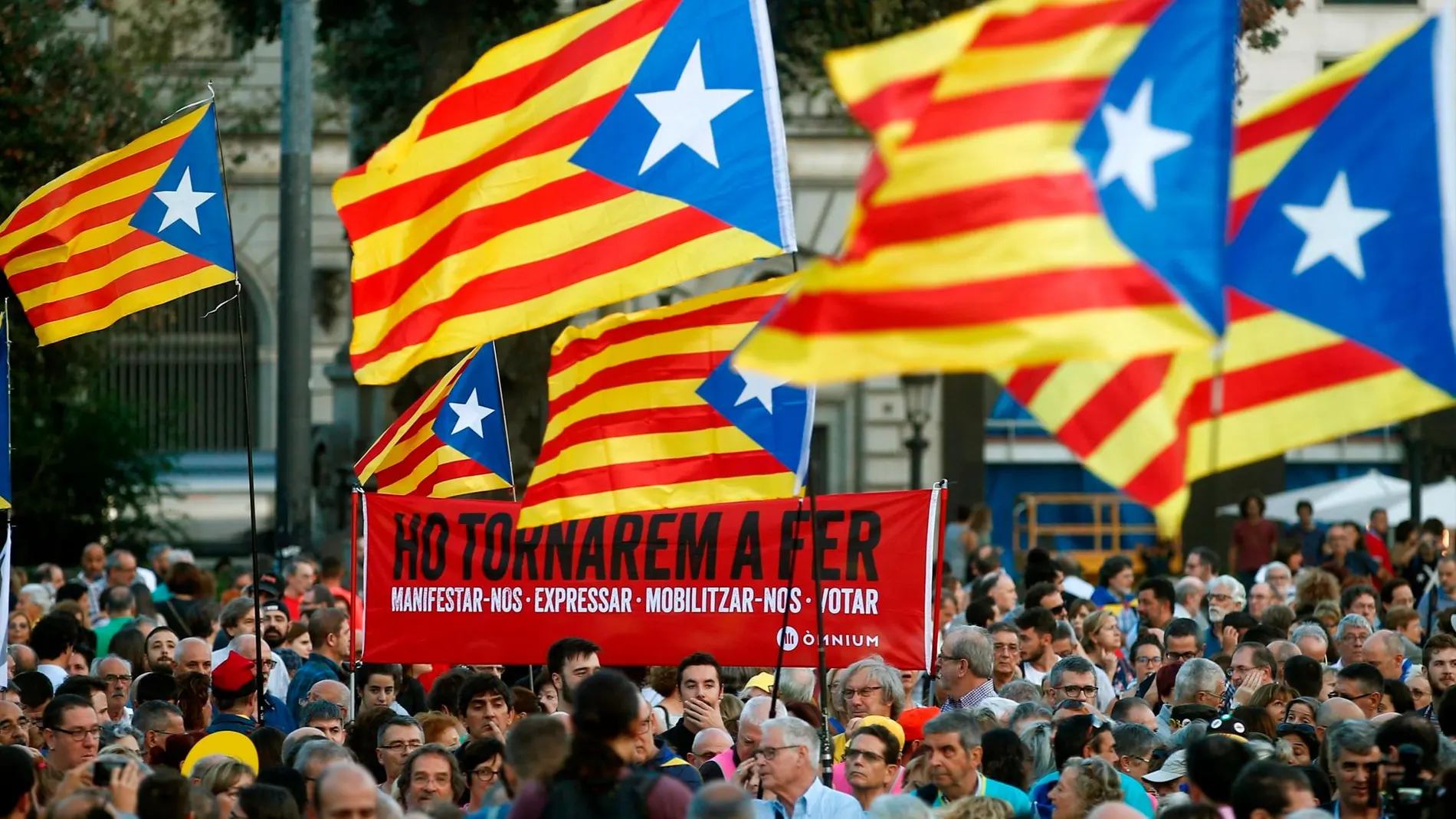 Manifestación en Barcelona convocada por la ANC bajo el lema "Acabemos lo que empezamos. Ganemos la independencia"/Efe