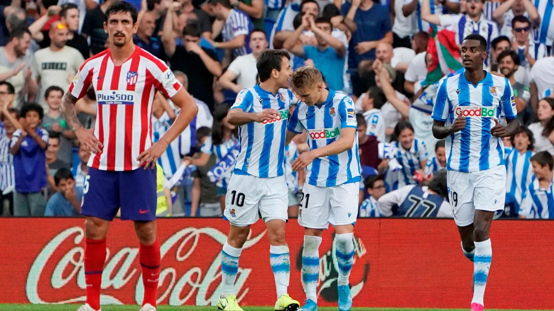 La Real celebra un gol al Atlético de Madrid