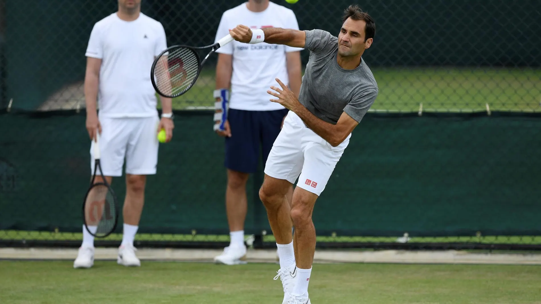 El día que Wimbledon llamó la atención a Federer por su vestimenta