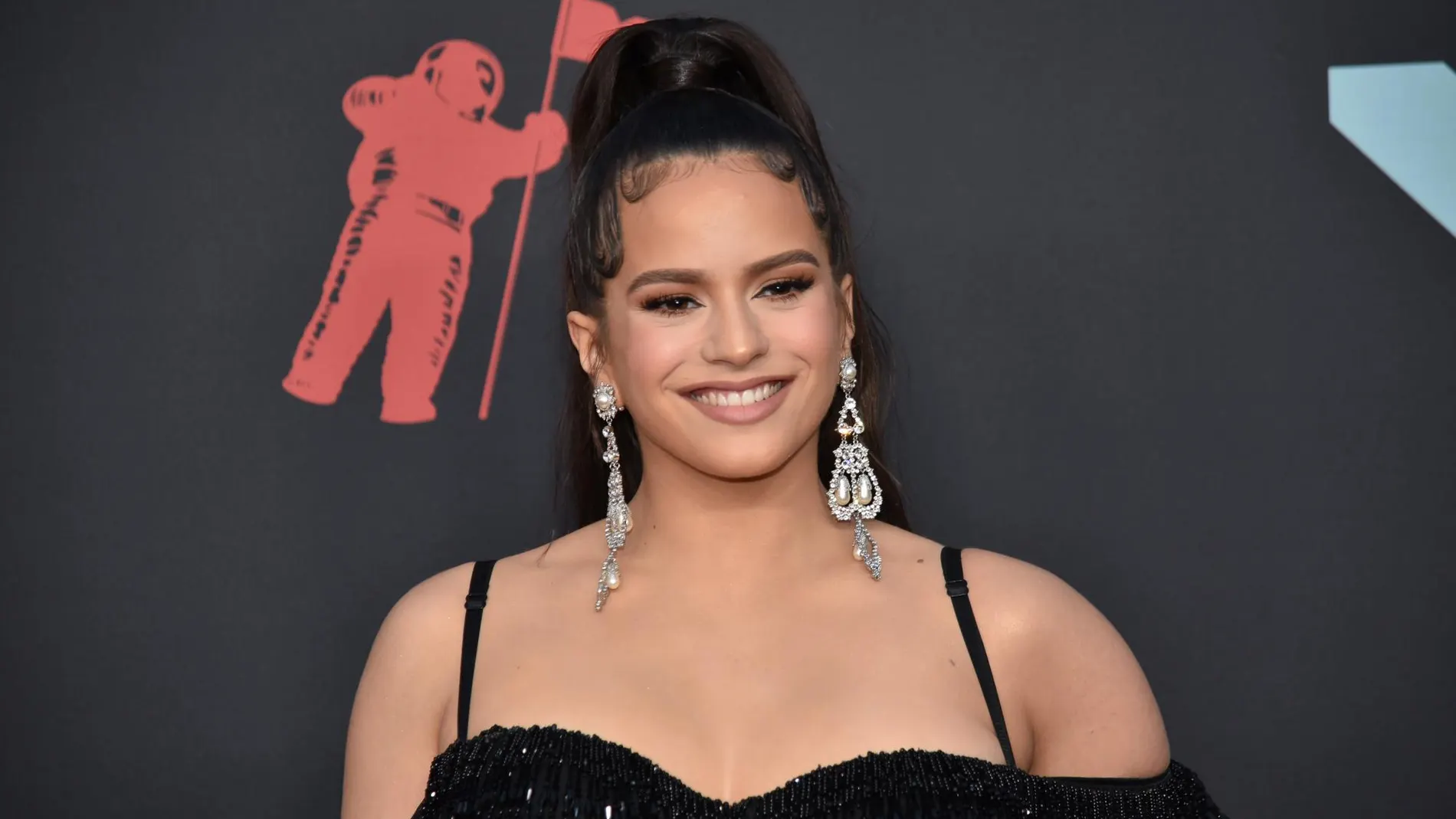 Los 'looks' de Rosalía en los MTV VMAs 2019 que no te dejarán indiferente
