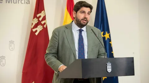 El líder regional del PP, Fernando López Miras, tendrá que buscar el consenso entre Cs y Vox para conseguir ser investido la próxima semana como presidente de la Región. LA RAZÓN
