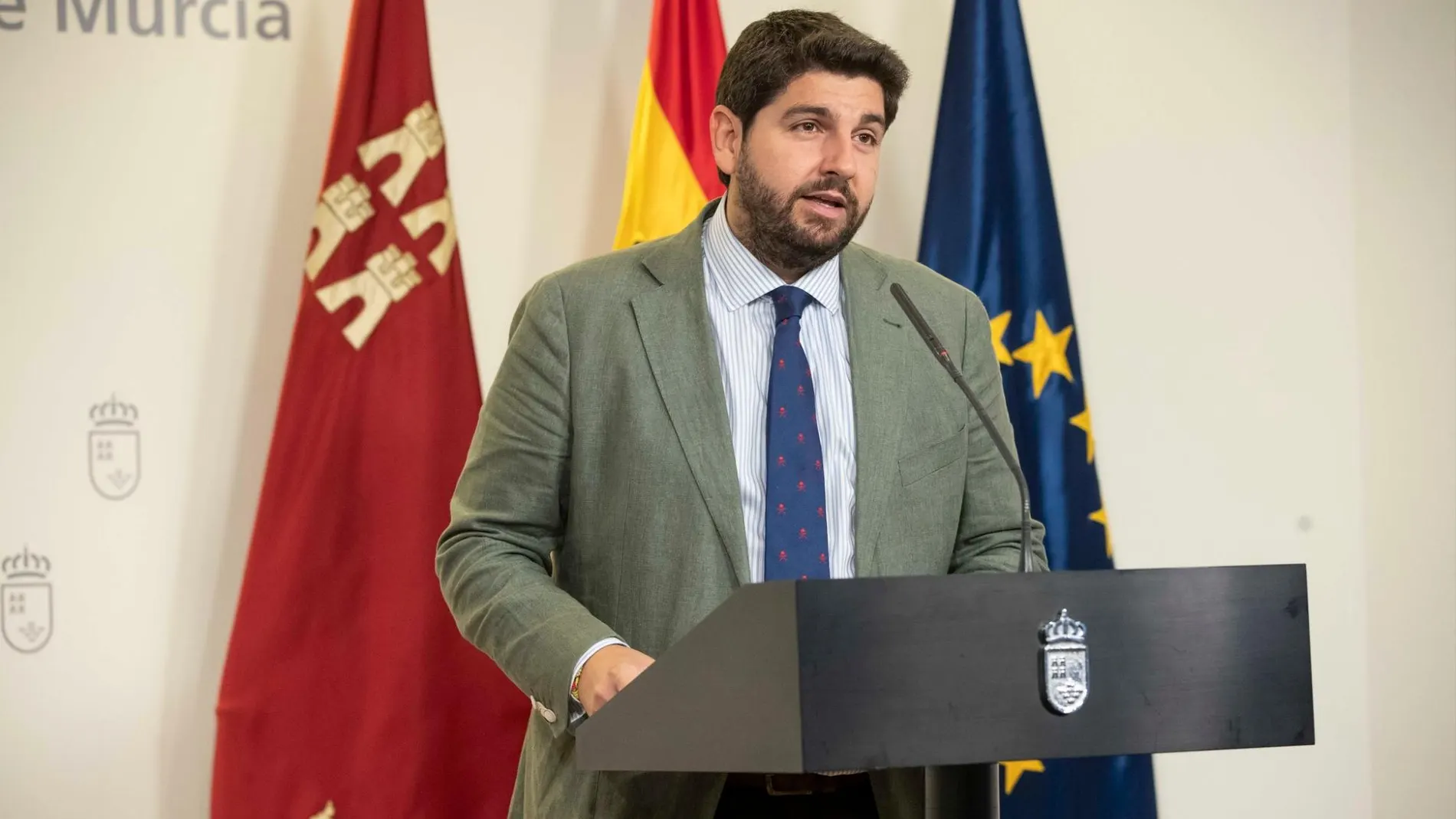 El líder regional del PP, Fernando López Miras, tendrá que buscar el consenso entre Cs y Vox para conseguir ser investido la próxima semana como presidente de la Región. LA RAZÓN