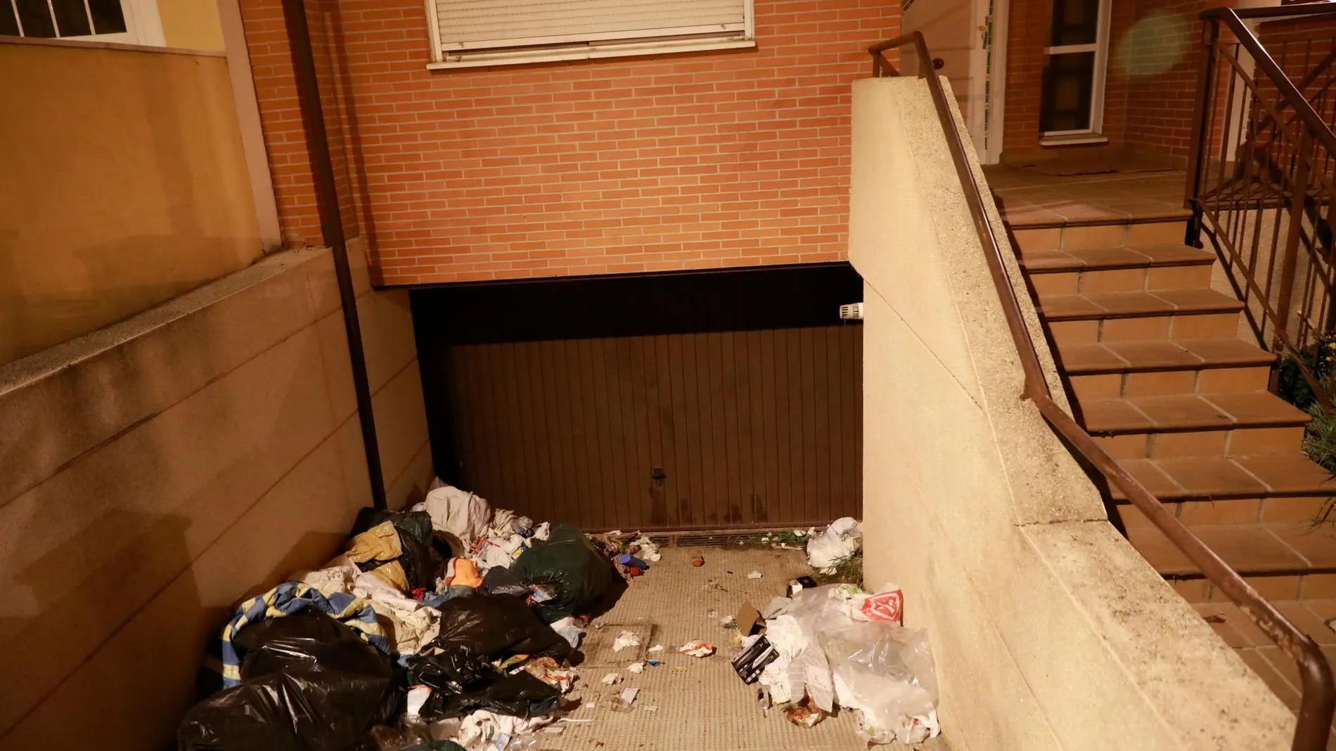 Casa en la calle Francia 124 de Valdemoro donde Leandro V. J. vivía de okupa. La Guardia Civil encontró restos del cadáver de la joven entre la basura