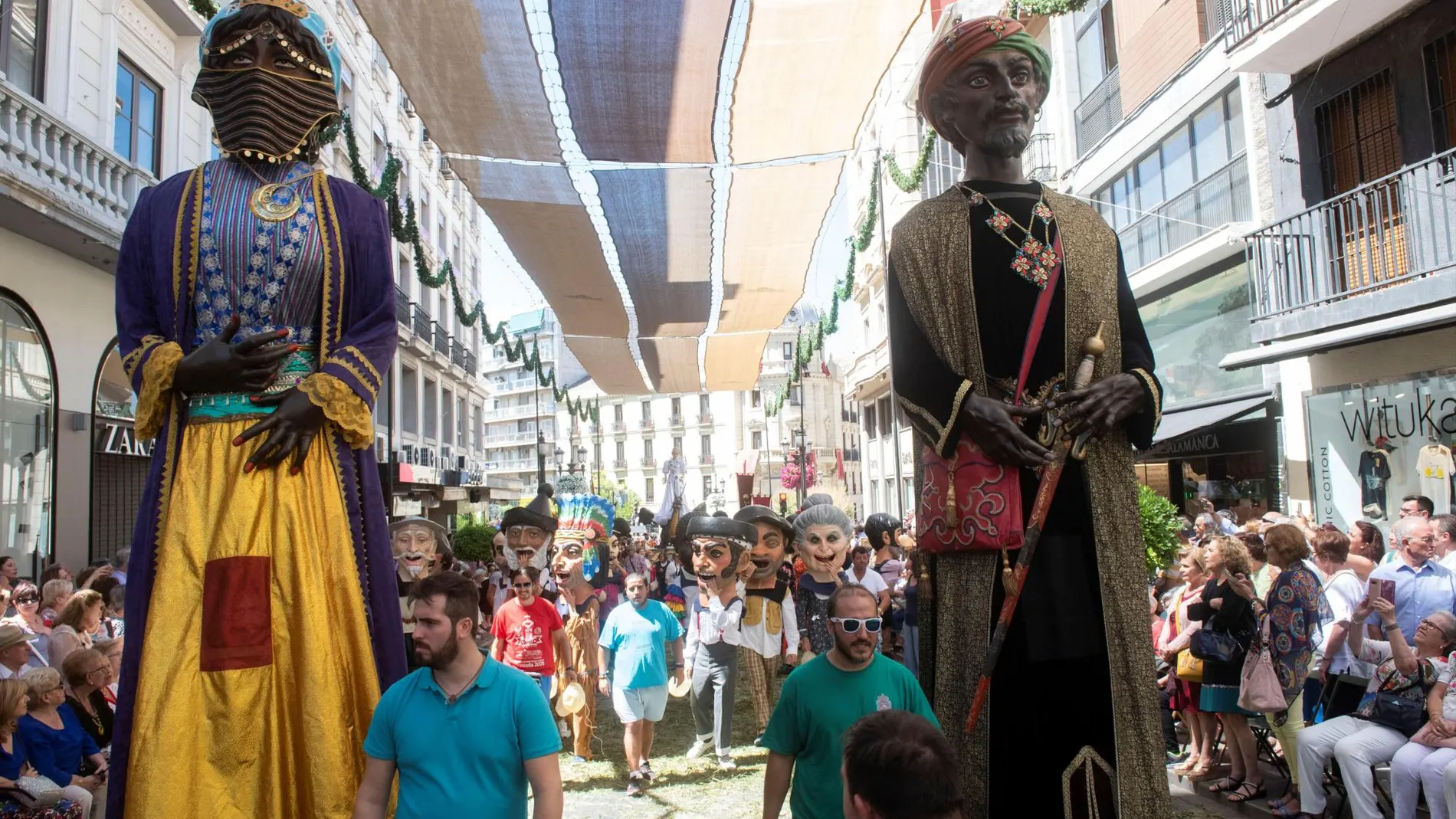 Granada y Sevilla viven intensamente la festividad del Corpus Christi
