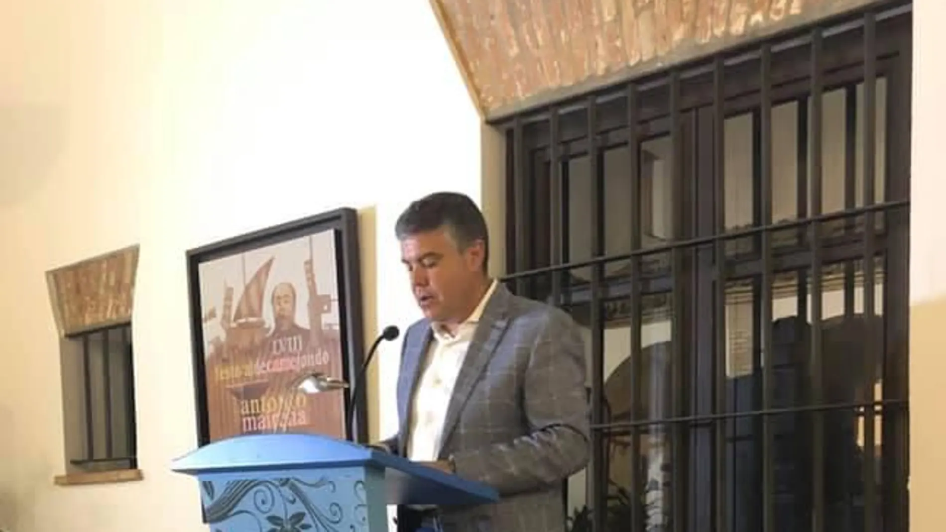 El alcalde de Mairena del Alcor, Juanma López, ayer en el acto inaugural del Festival de Cante Jondo Antonio Mairena / La Razón