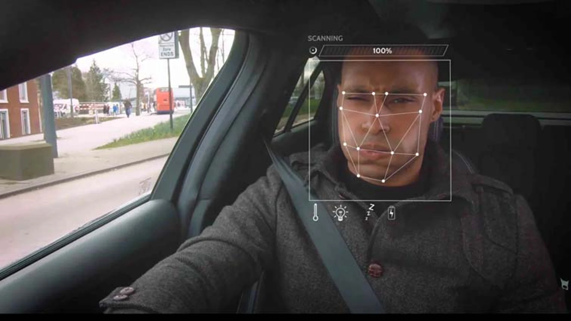 La cámara analiza los gestos del conductor y puede modificar algunos parámetros del habitáculo para que esté cómodo.