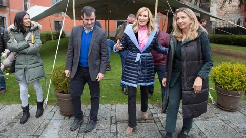Ana Beltrán con los candidatos del PP por Ávila Juan Pablo Martín y Alicia García