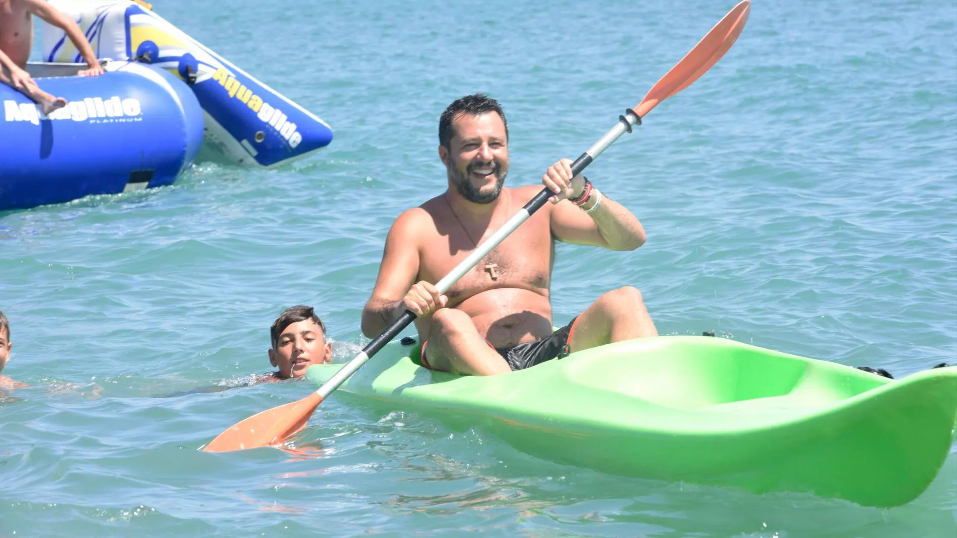 Matteo Salvini en la playa de Policoro/Ep