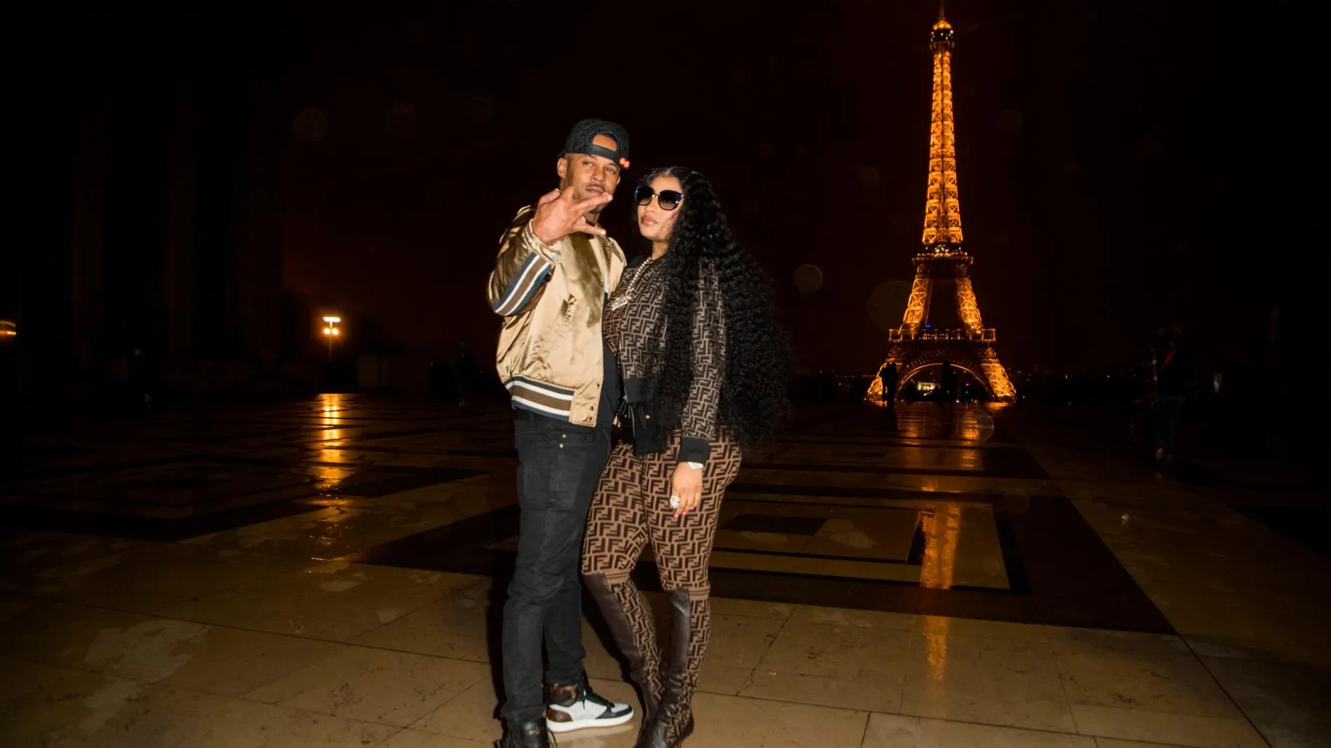 Nicki Minaj y Kenneth Petty en la torre Eiffel, Paris