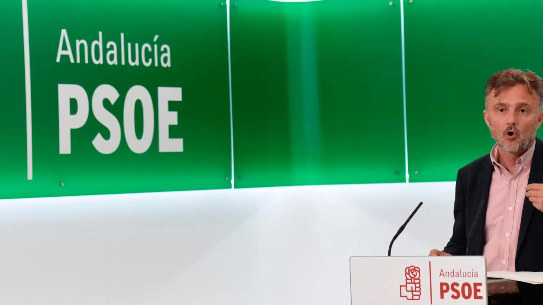 El portavoz socialista en el Parlamento de Andalucía, José Fiscal, durante la presentación de la encuesta / Foto: KE-IMAGEN