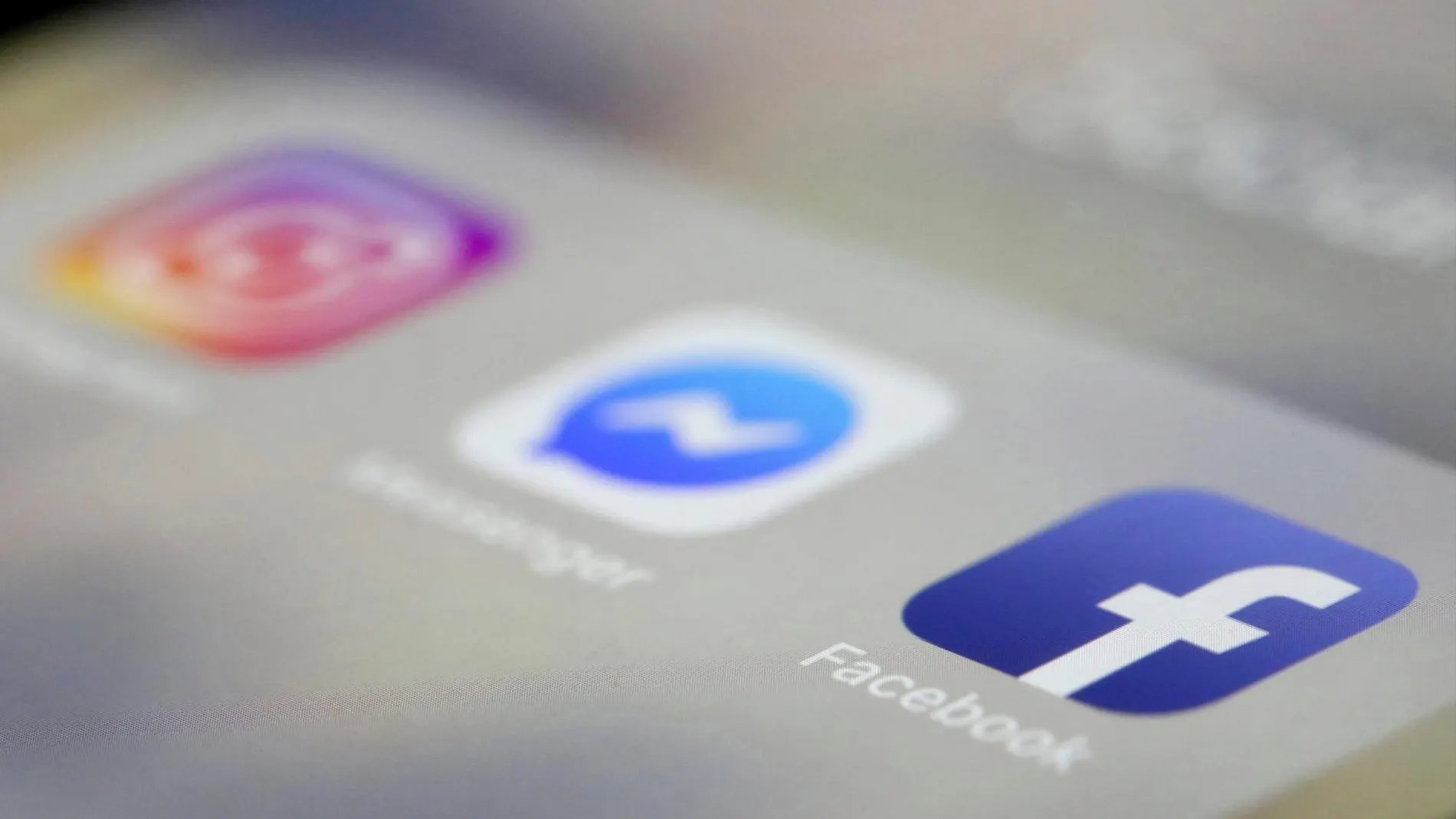 Facebook es la red social más consultada por las empresas