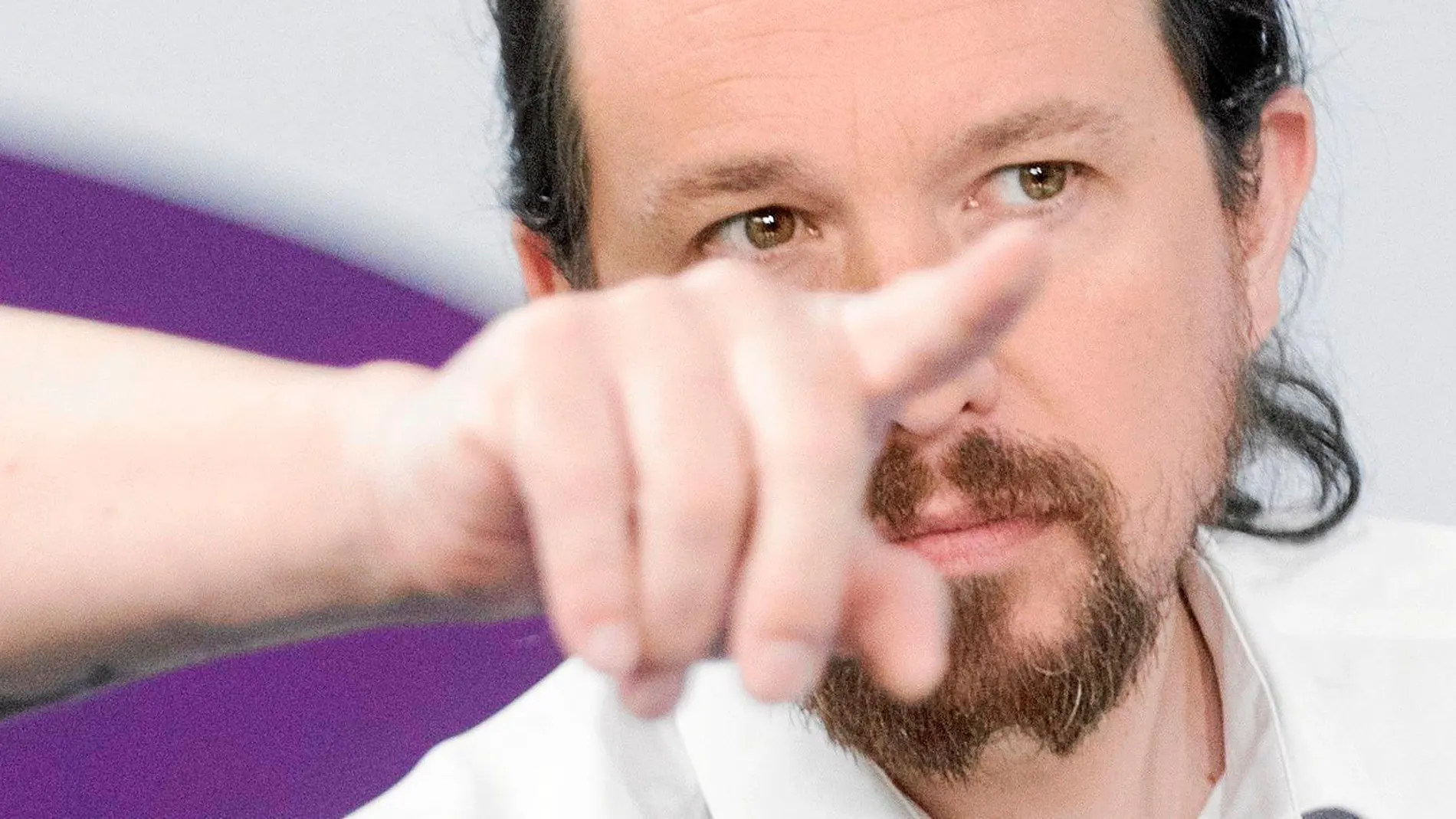 El secretario general de Podemos, Pablo Iglesias, trasladó personalmente a Sánchez la última propuesta de su partido para negociar un acuerdo de investidura / Foto: Luis Díaz