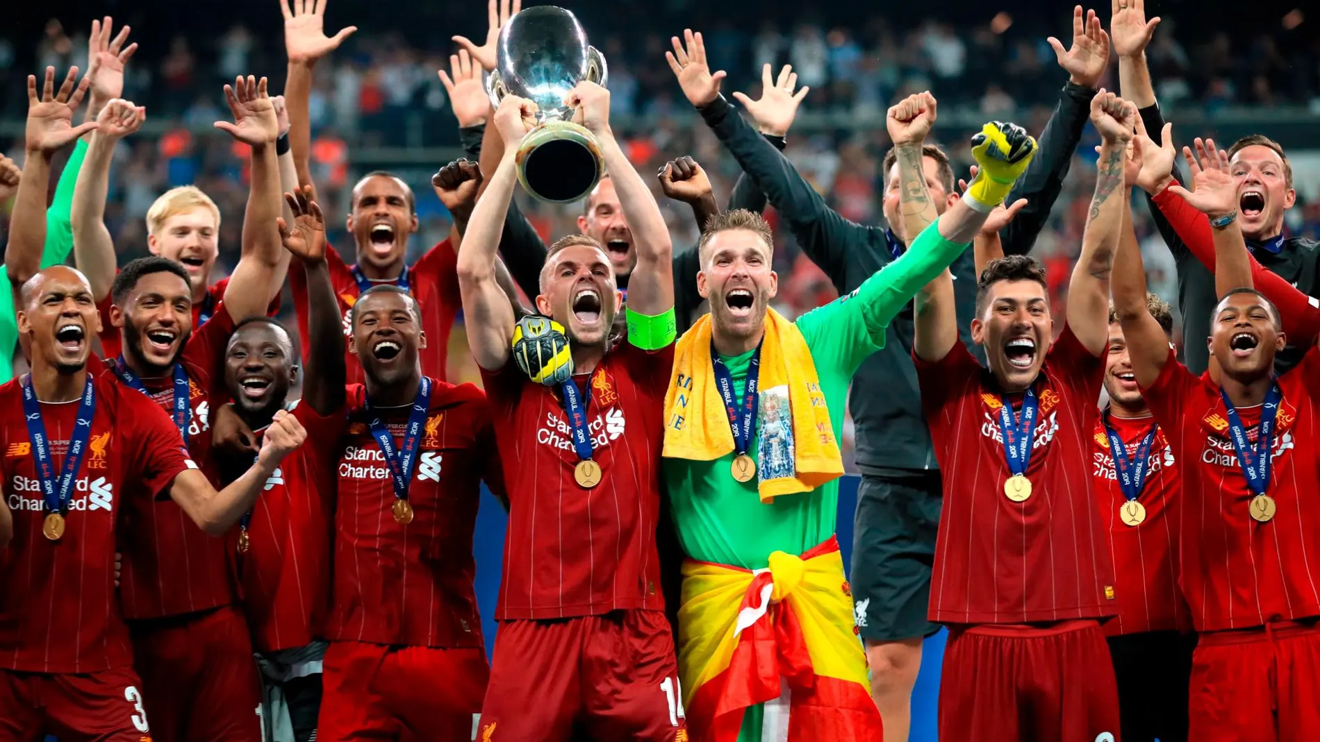 Los jugadores del Liverpool celebran el título de la Supercopa de Europa en Estambul / Ep