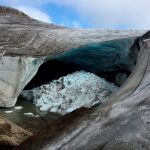 Fotografía cedida por el climatólogo y líder del noruego Centro Medioambiental Nansen, Sebastian Mernild, de un glaciar situado al este de Groenlandia