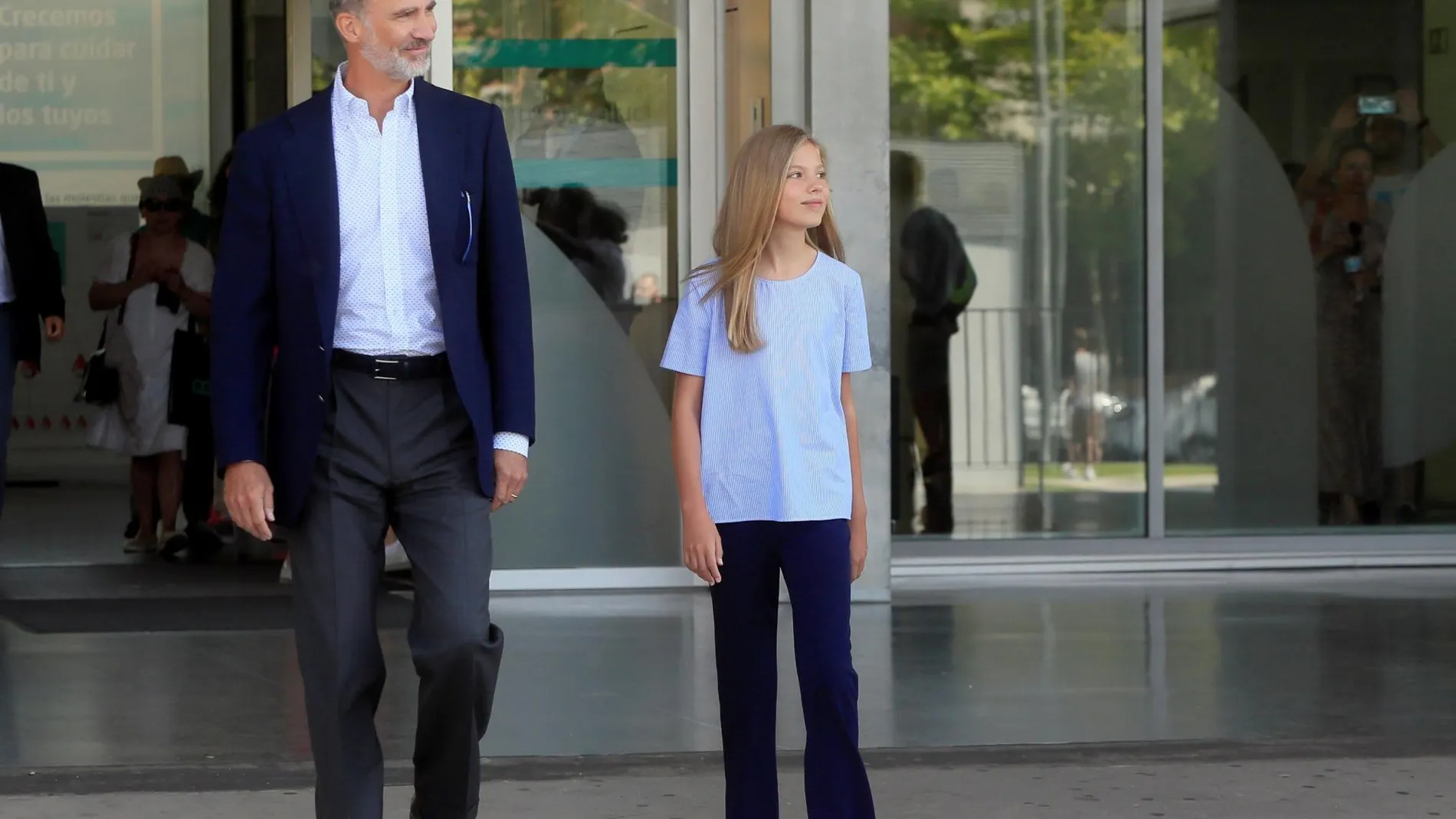 La infanta Sofía se convierte en protagonista, sin Leonor, con este 'look' de Massimo Dutti