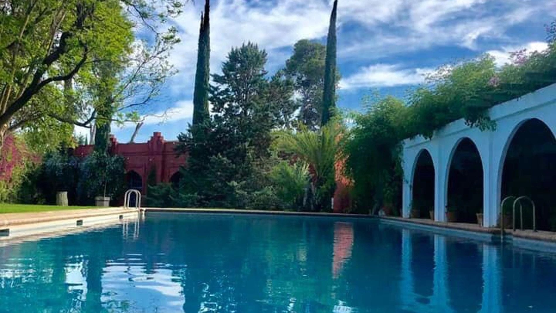 La piscina de Nani Moreno, propietaria de Paraíso by Hacienda el Loreto en Espartinas / Foto: La Razón