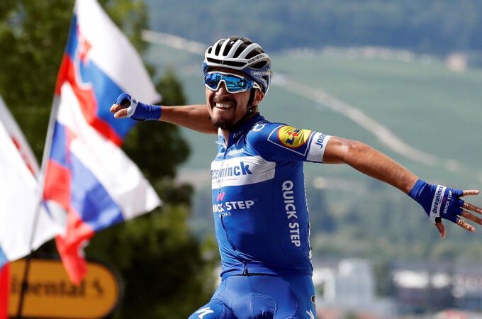 Julian Alaphilippe celebra su triunfo en la tercera etapa del Tour