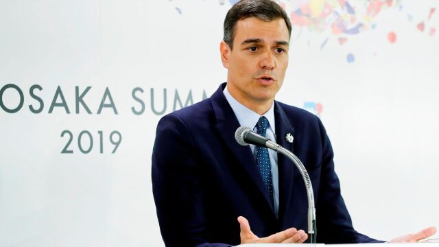 El presidente del Gobierno, Pedro Sánchez en su rueda de prensa en Osaka