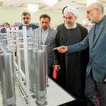 El presidente iraní, Hasan Rohani, visita la Feria de la Tecnología Nuclear de Teherán, en una imagen de archivo