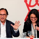 El conseller de Hacienda, Vicent Soler, y la vicepresidente del Consell, Mónica Oltra, presentaron ayer la Ley de Acompañamiento