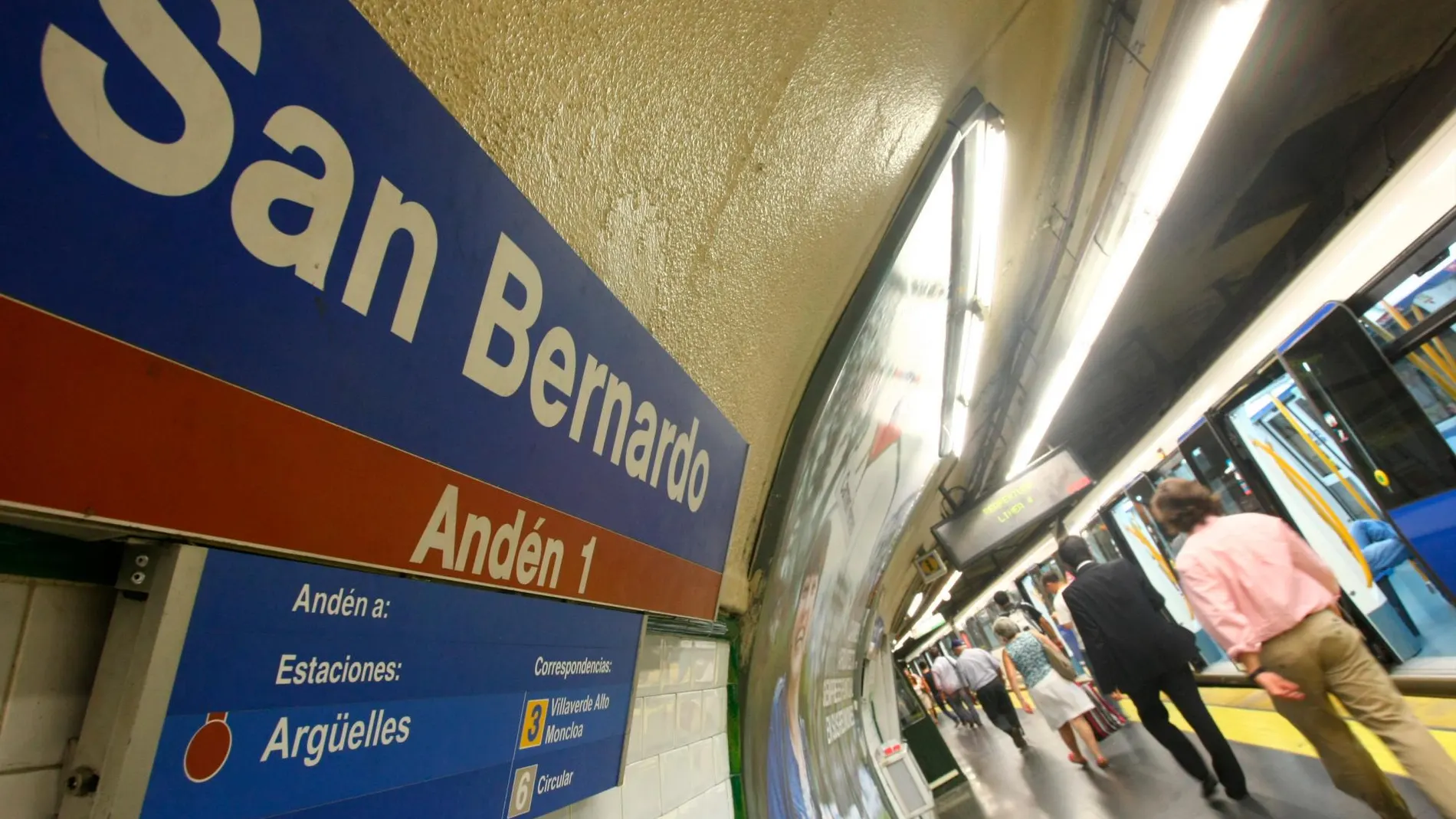 Andén de la línea 4 de Metro, estación de San Berbardo