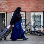 Una mujer con un niqab en la ciudad holandesa de Rotterdam/Efe