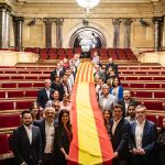 C’s desplegó una bandera española en el Parlament