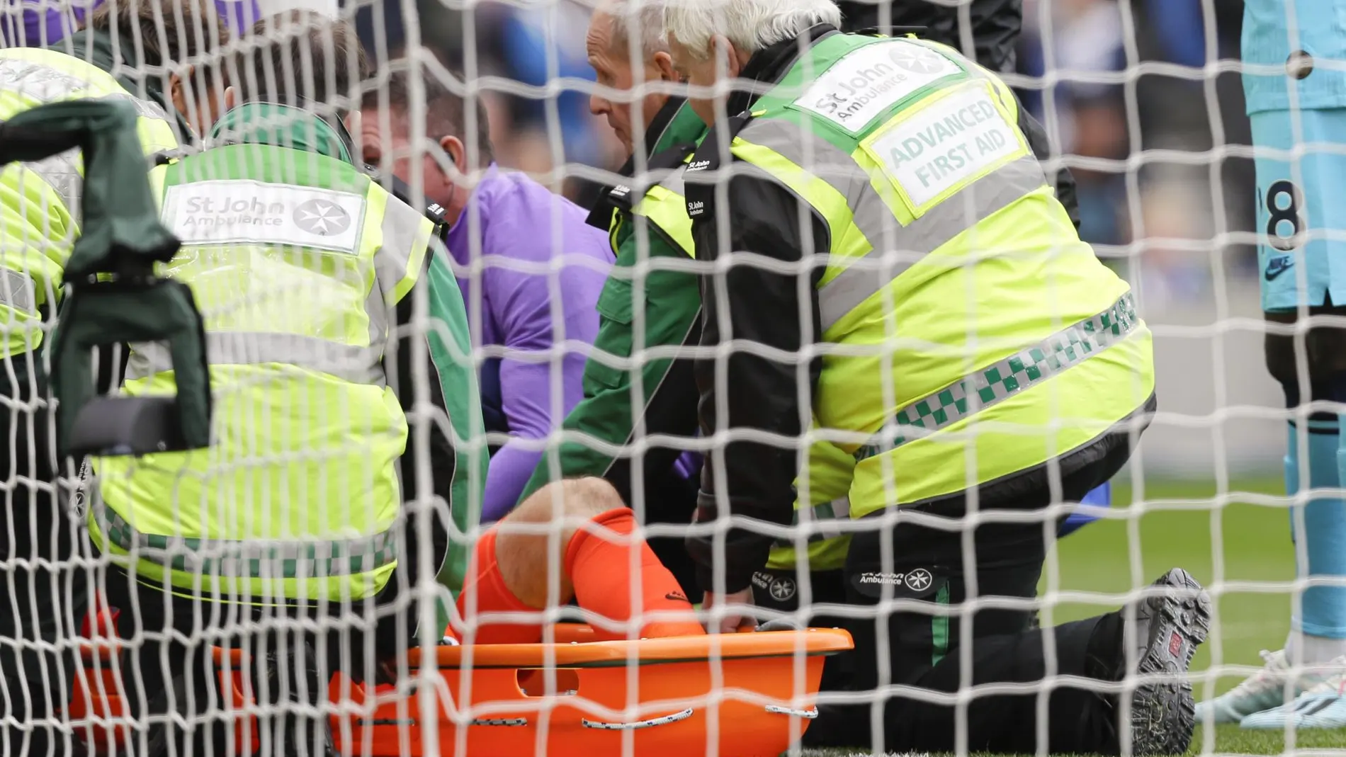 Lloris, atendido tras lesionarse
