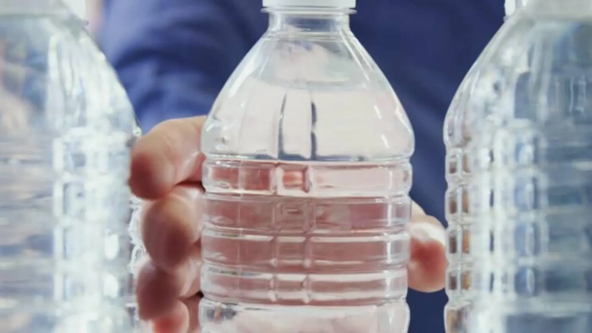 Ford emplea botellas de plástico recicladas para sus alfombrillas