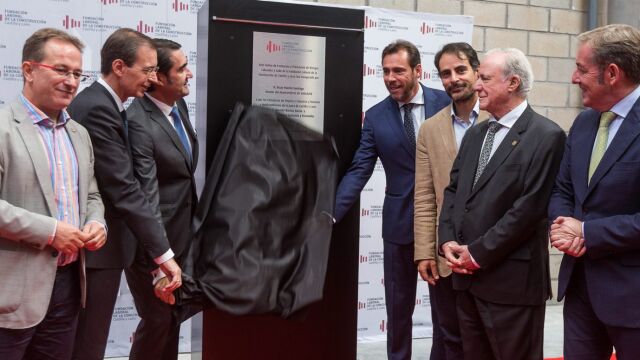 Inauguración del nuevo edificio con la presencia de Germán Barrios, Juan Carlos Suárez-Quiñones, Óscar Puente y Juan Lazcano, entre otros