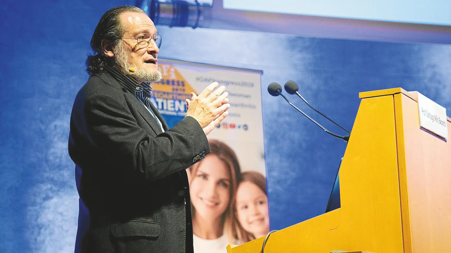 Santiago Niño Becerro, durante un momento de su intervención en el III Congreso Internacional de Pacientes con Artrosis | Miquel González