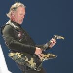 James Hetfield, líder y guitarrista de Metallica, banda que, por un intermediario, habría promovido el desvío de entradas al mercado secundario, aunque los músicos no habrían tenido conocimiento directo de ello