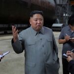El líder norcoreano Kim Jong-Un en la presentación del submarino