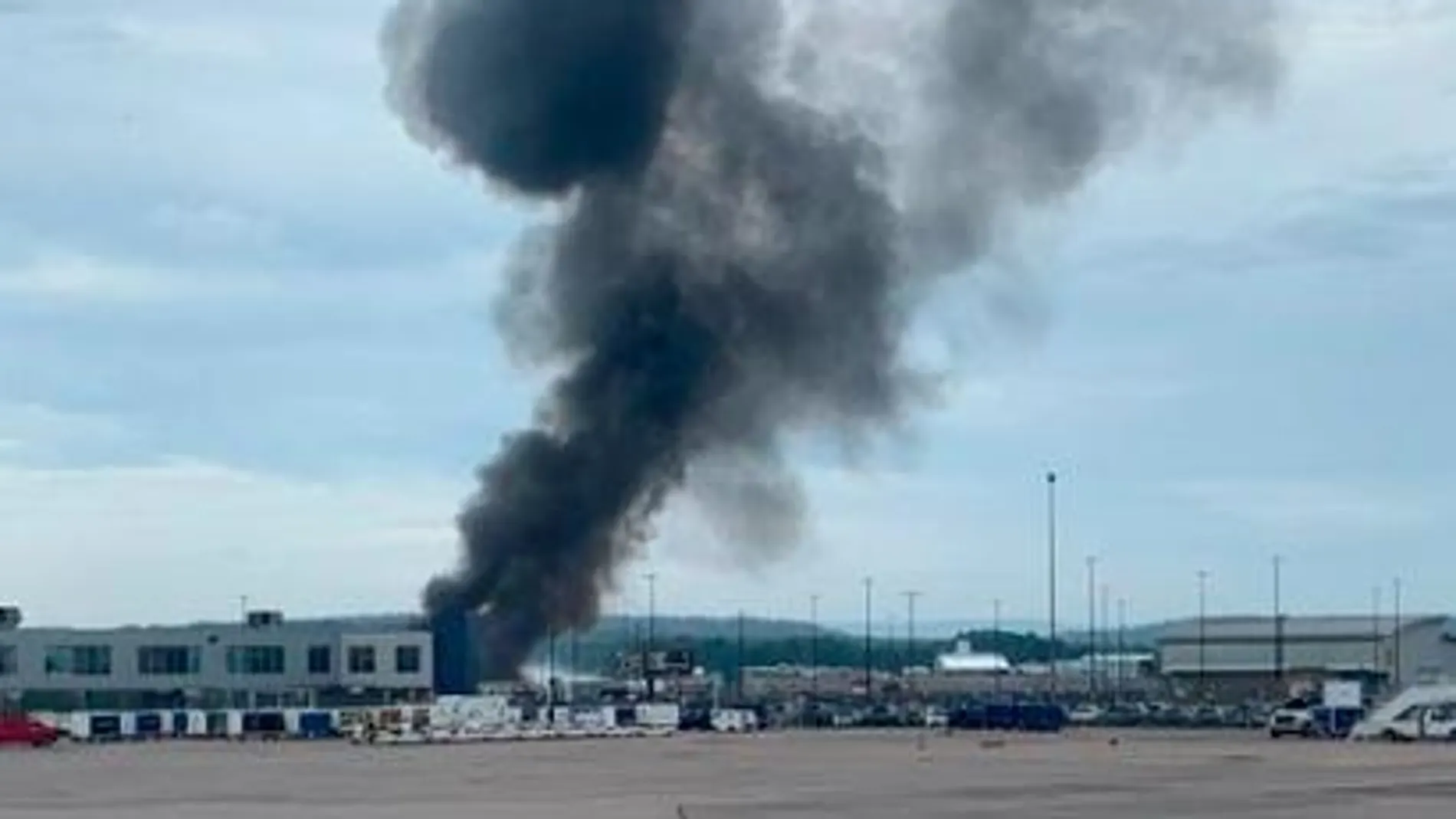 Imagen del avión estrellado en el aeropuerto de Bradley