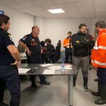 El presidente murciano Fernando López Miras, reunido con los efectivos de rescate y protección civil