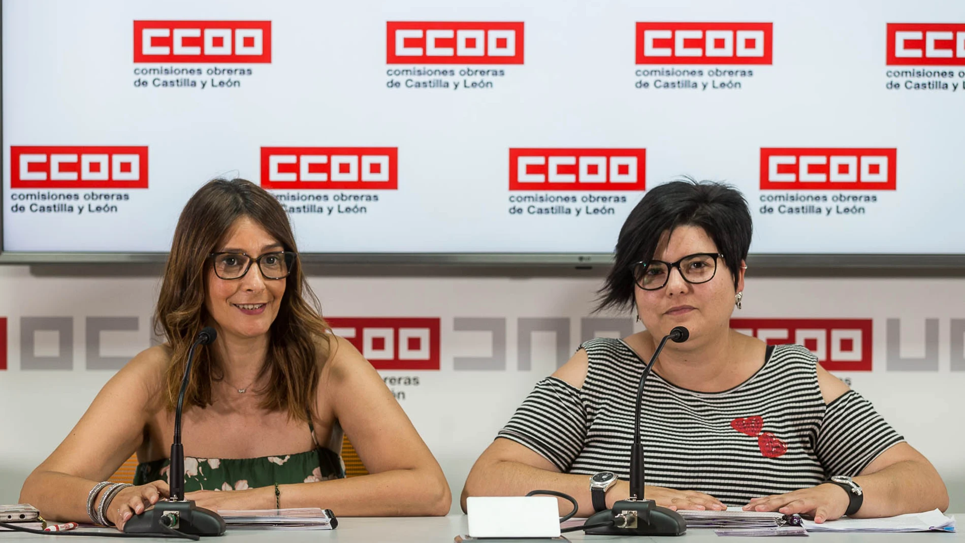 La secretaria de Mujer y Políticas de Igualdad de CCOO Castilla y León, Yolanda Martín, y la agente de Igualdad del sindicato María Sánchez