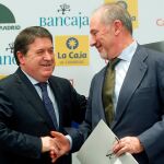 José Luis Olivas y Rodrigo Rato, en el momento de la fusión de Bancaja y Caja de Madrid. Archivo