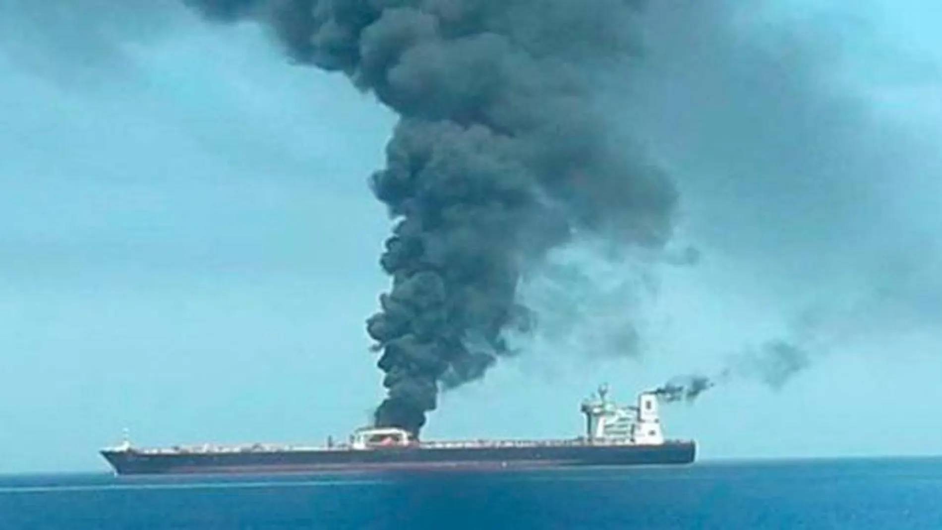 Imagen de Iribnews del petrolero iraní atacado