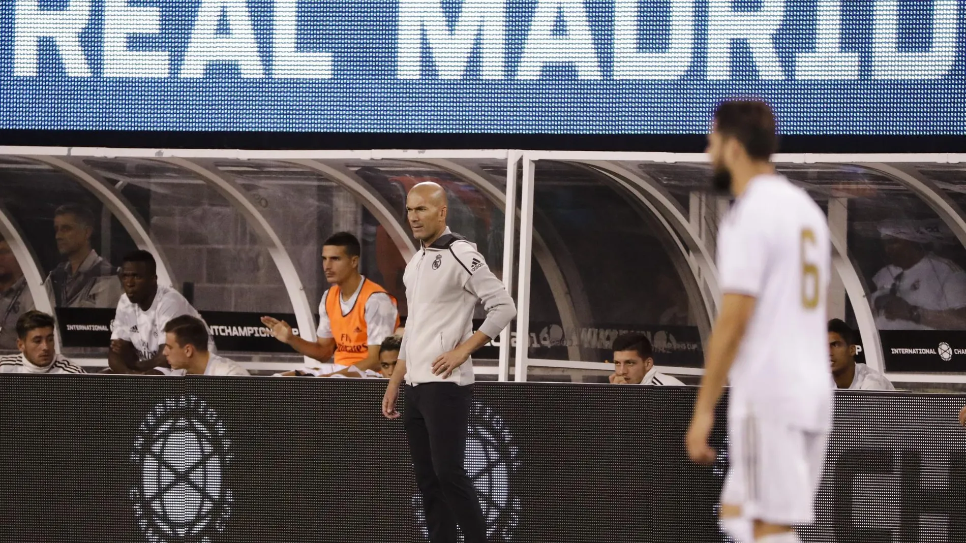 Zidane, en el banquillo durante el derbi de Nueva York